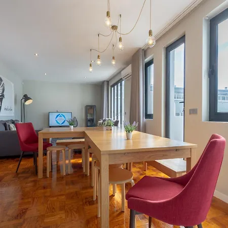 Spacious For 15 Guests Apartment *